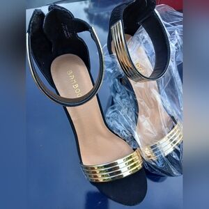 Bamboo Black and Gold Women's Heels